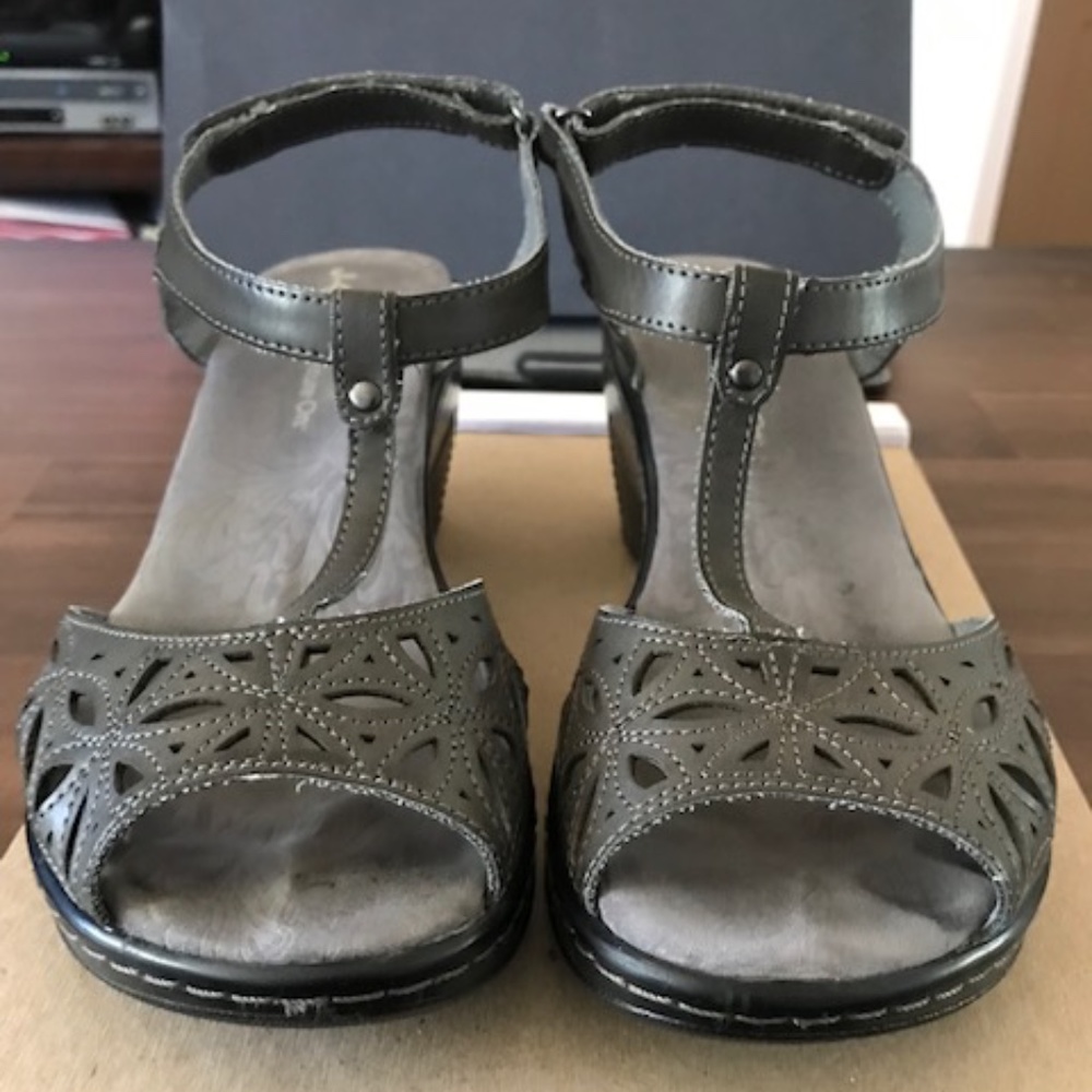 Women's Jambu J-41 Vegan "Adventure On" Sandal Black/Gray w/ White Stitching 7M